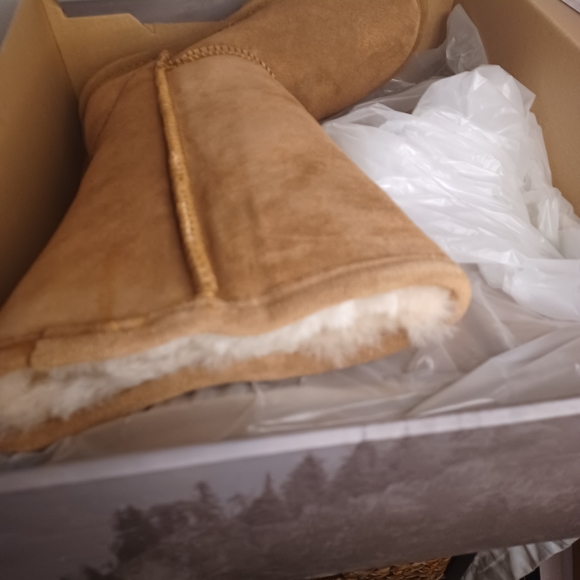 BearPaw Sheepskin Boots NWT - Picture 3 of 8